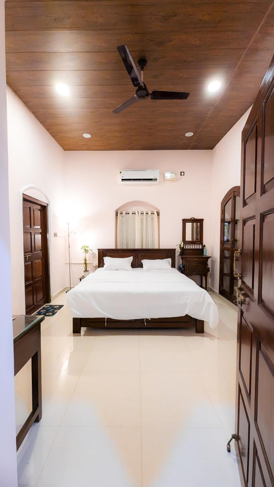 The First House By V3Homestay 4Bhk Private Pool 卡兰古特 外观 照片