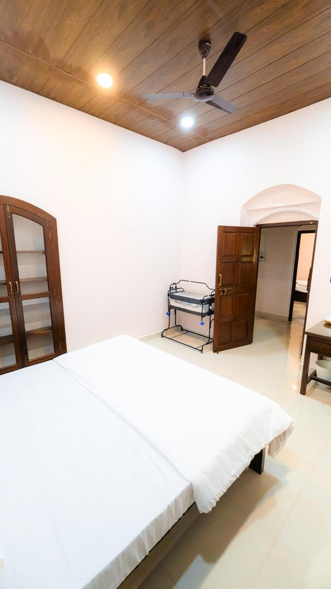 The First House By V3Homestay 4Bhk Private Pool 卡兰古特 外观 照片