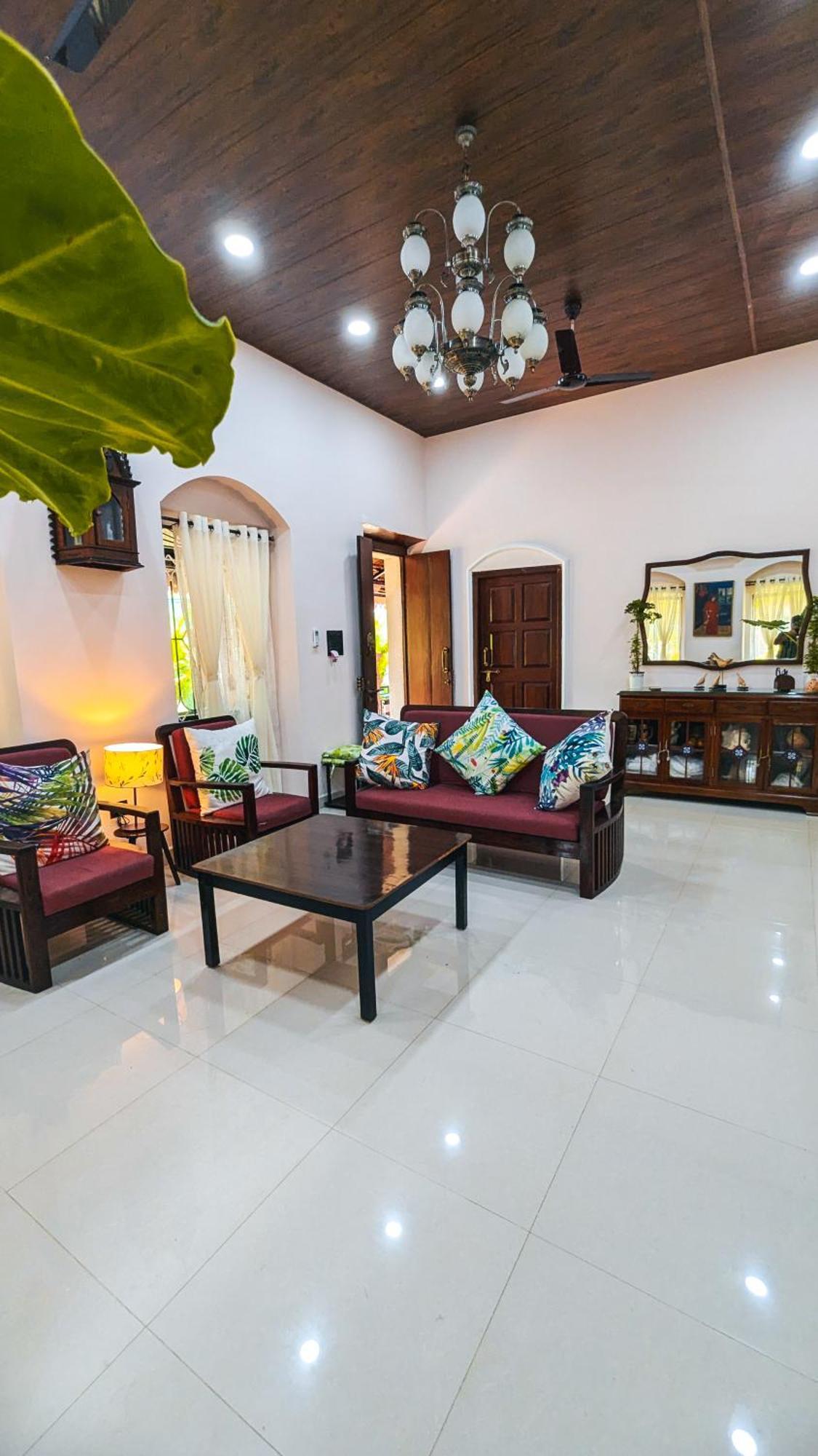 The First House By V3Homestay 4Bhk Private Pool 卡兰古特 外观 照片