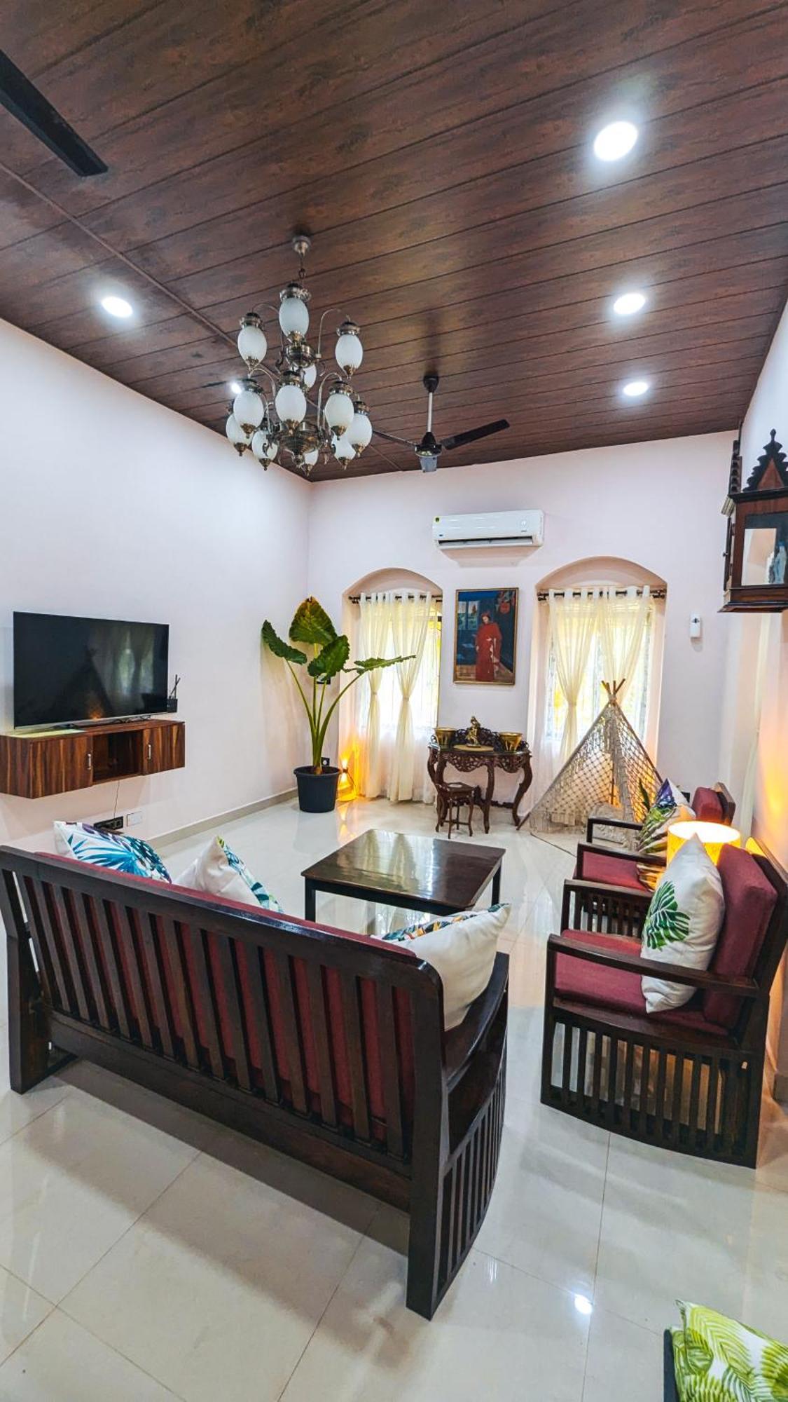 The First House By V3Homestay 4Bhk Private Pool 卡兰古特 外观 照片