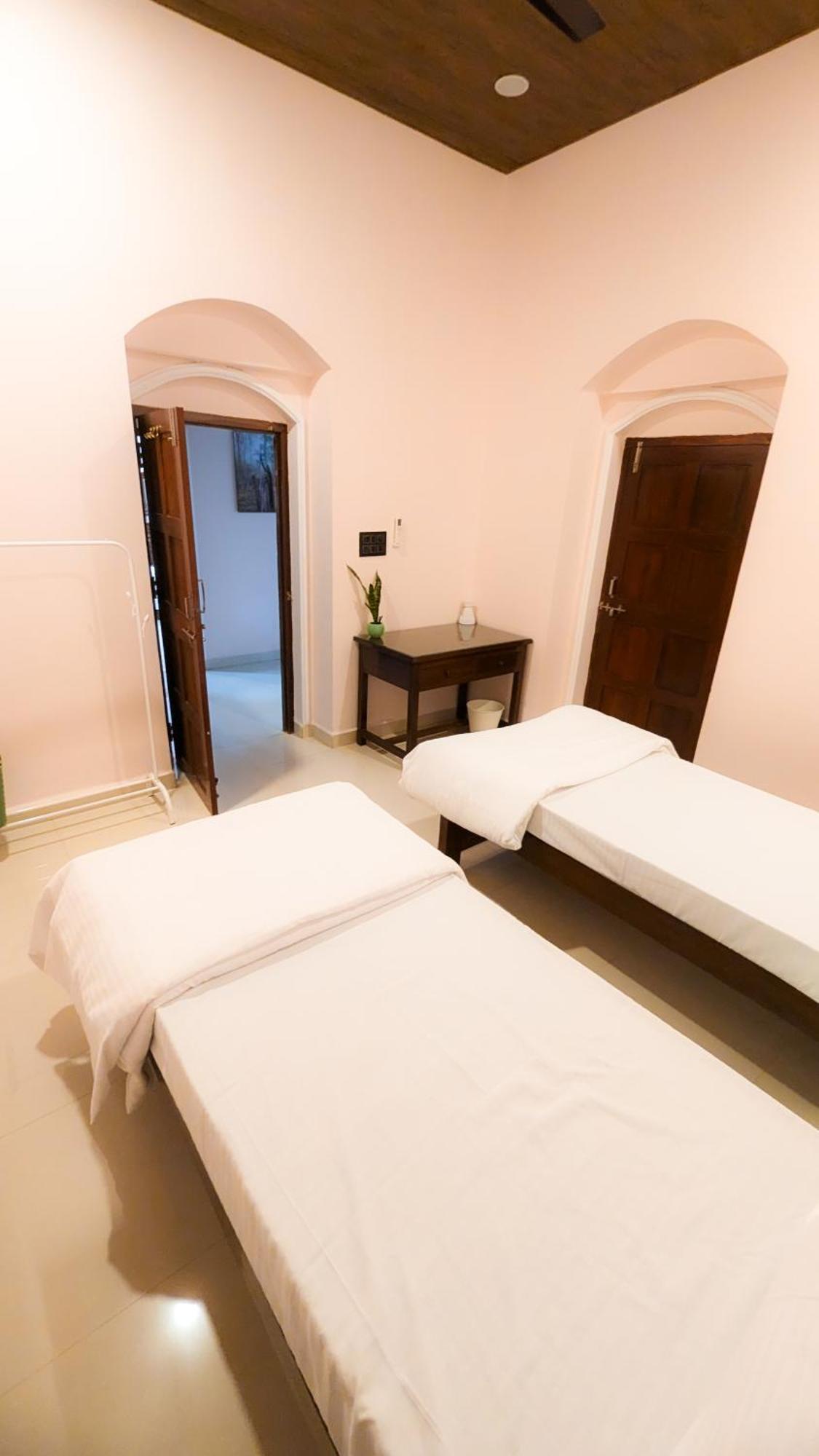 The First House By V3Homestay 4Bhk Private Pool 卡兰古特 外观 照片