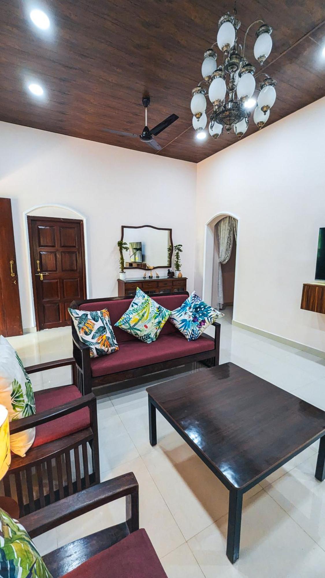 The First House By V3Homestay 4Bhk Private Pool 卡兰古特 外观 照片