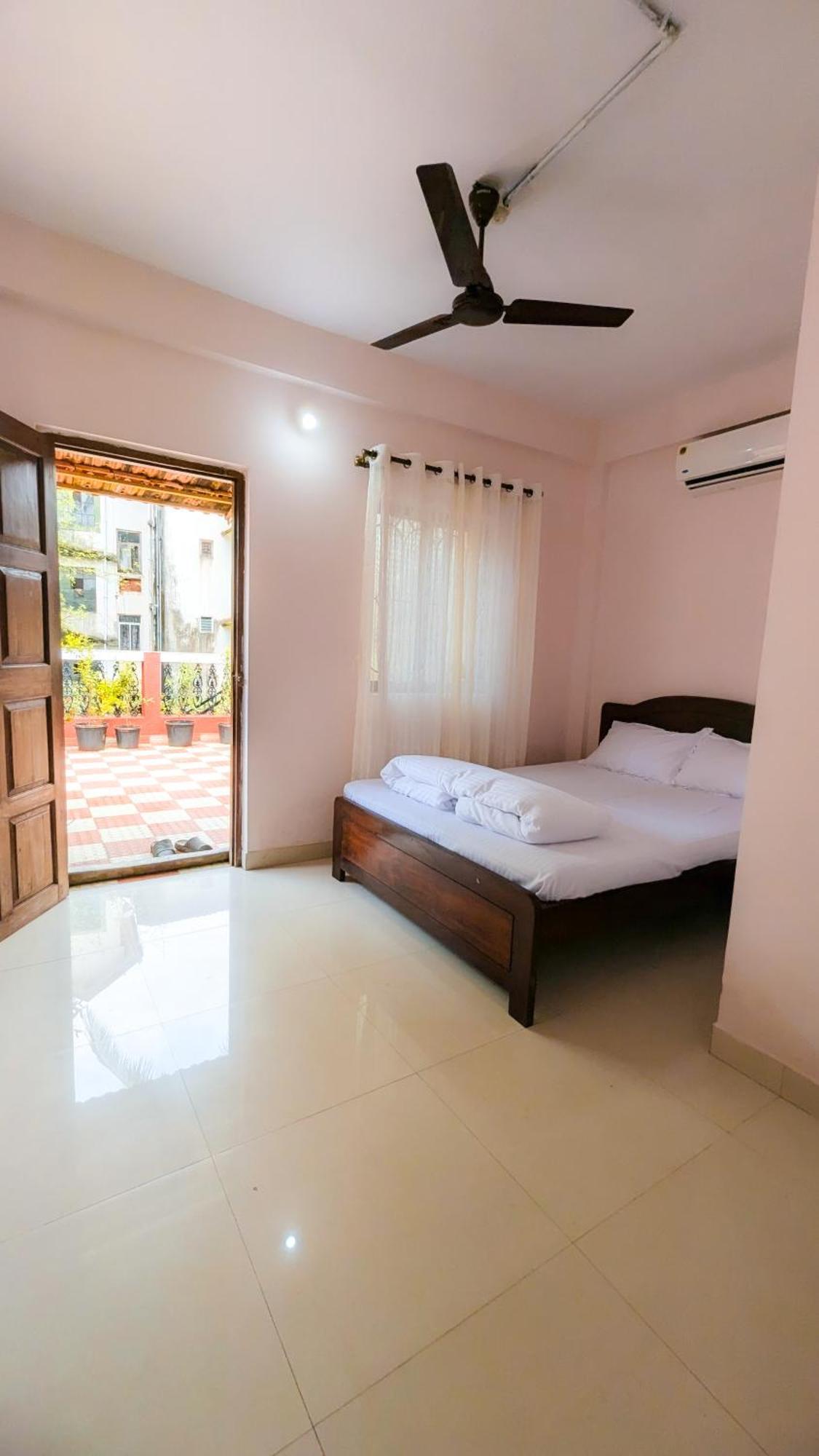 The First House By V3Homestay 4Bhk Private Pool 卡兰古特 外观 照片